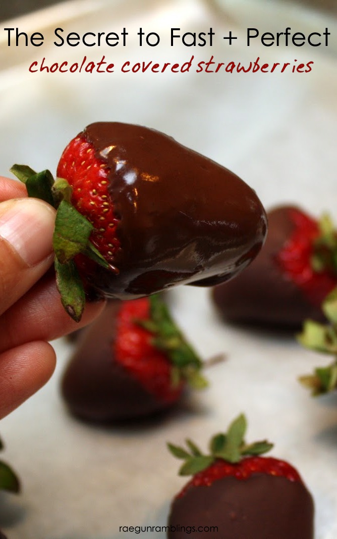 this is how I always do chocolate covered strawberries!