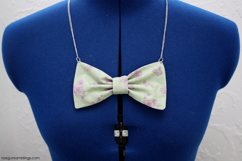 bow necklace bev-013 800