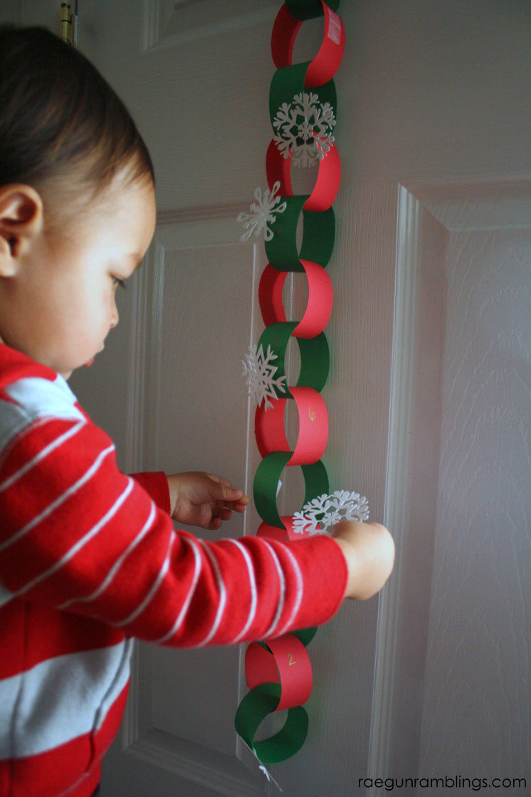 Cute 20 minute advent calendar with good acts to do as a family. great Christmas project.