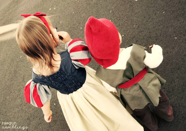 snow white halloween costumes and little dwarf diy costumes