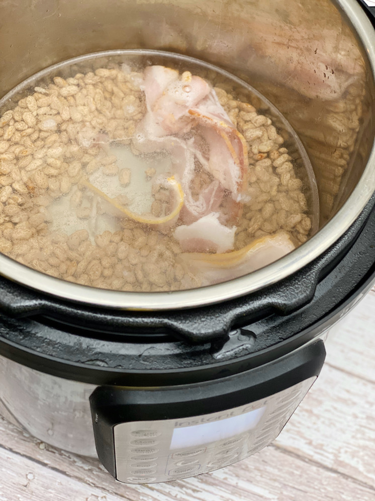 Delicious and easy refried beans recipe for the pressure cooker