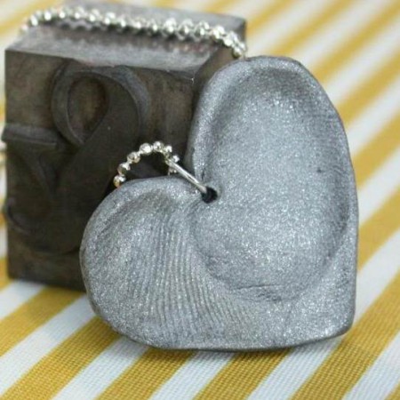 Capture your love one's finger prints in a pretty necklace. DIY craft tutorial would make a great Mother's Day, valentine's Day or even Christmas gift idea