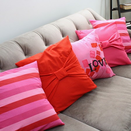 Valentine's Day Pillow case tutorial. Easy 30 minute home decor sewing project