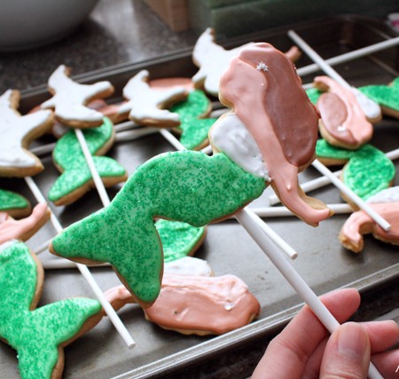 Mermaid cookie pops tutorial perfect for any little mermaid or under the sea party too cute - Rae Gun Ramblings