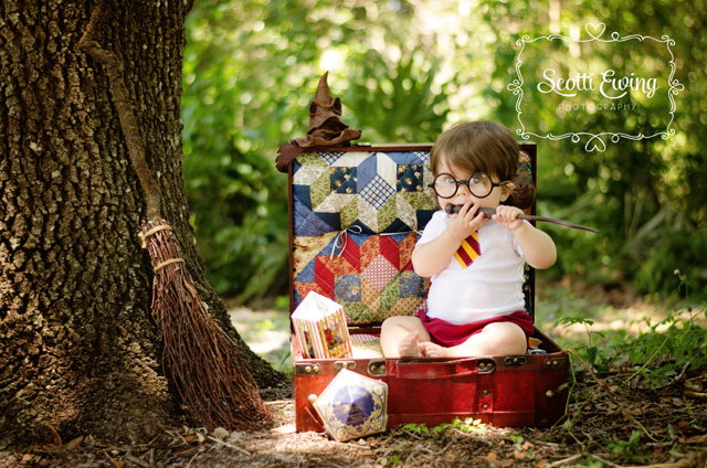 Harry Potter baby Hogwarts costume from raegun.etsy.com