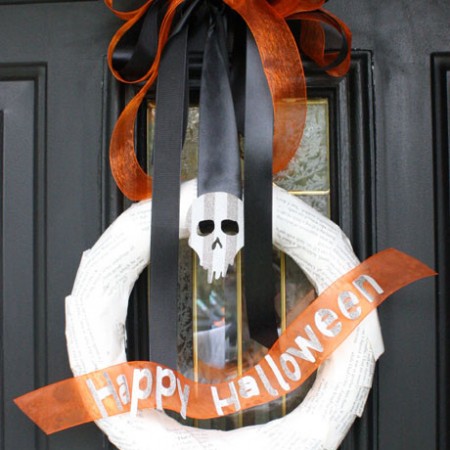 Simple Happy Halloween wreath tutorial - Rae Gun Ramblings #modpodge #diy #craft #HalloweenMP