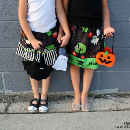 Super cute and easy no sew halloween treat bags tutorial - Rae Gun Ramblings #spookyspaces #diy #halloween #craft