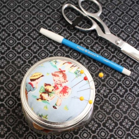 Fun quick project for scraps. Upcycle a mason jar into a pin cushion - Rae GUn Ramblings