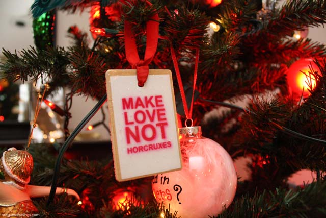 quick and easy christmas ornaments for book nerds with free printables harrypotter hungergames - Christmas Tree Decoration Games quick and easy christmas ornaments for book nerds with free printables harrypotter hungergames - Christmas Tree Decoration Games