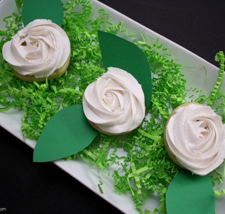 The trick to making gorgeous roses out of frosting - Rae Gun Ramblings