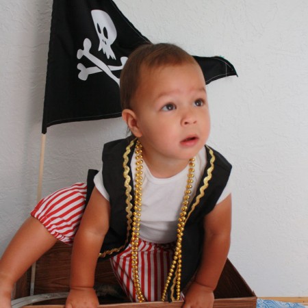 Too cute! Pirate ship made from old diaper box. 30 minute DIY tutorial
