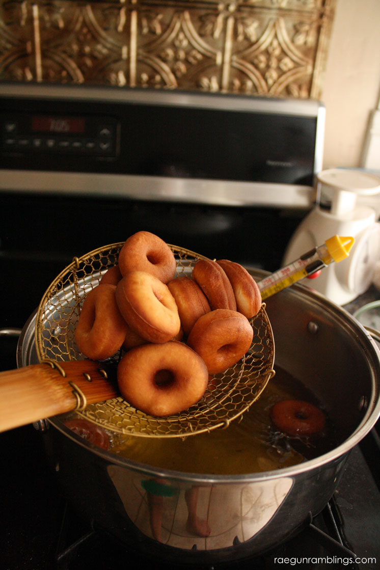 mini donuts frying 