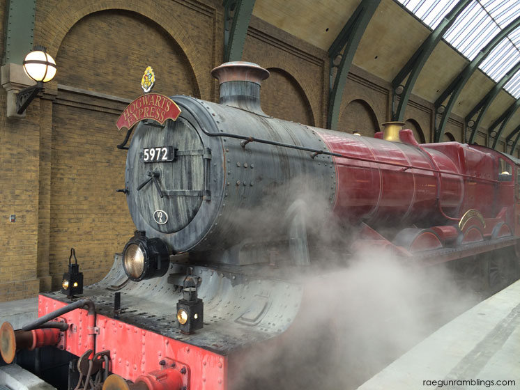 Hogwart's Express at the WIzarding World of Harry Potter (plus tons of pictures)