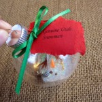LOVE this melted snowman Christmas ornament tutorial. SUper cute gift idea.