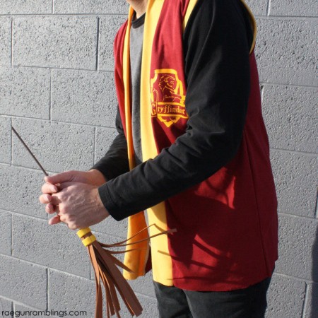 DIY 1 hour Quidditch jersey tutorial. Easy Harry Potter costume tutorial