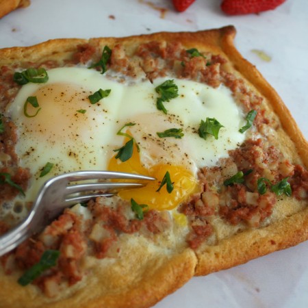We're obsessed with these 20 minute corned beef hash and eggs breakfast square. Very yummy, filly and easyWe're obsessed with these 20 minute corned beef hash and eggs breakfast square. A very yummy filling and easy recipe.