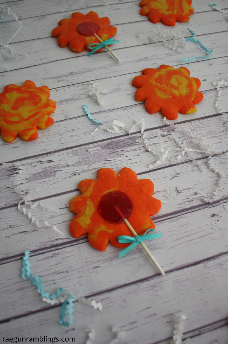 These are the cutest and so easy. Great lollipop cookies perfect for parties and more. Great recipe and tutorial.