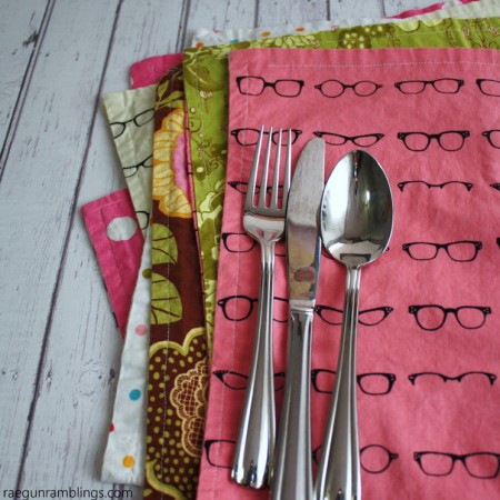 15 minute reversible placemats tutorial. Great DIY sewing project easy enough for beginners.