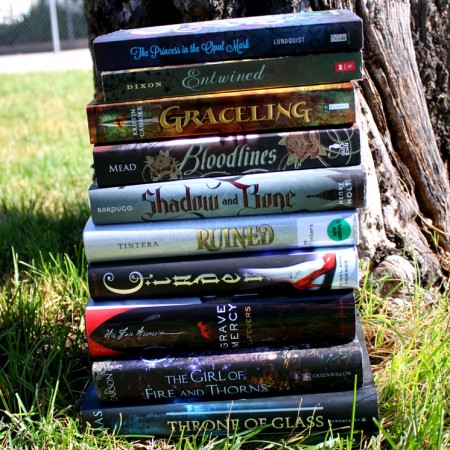 20+ YA books full of princess, princesses, castle life and other fun. Great royal reads