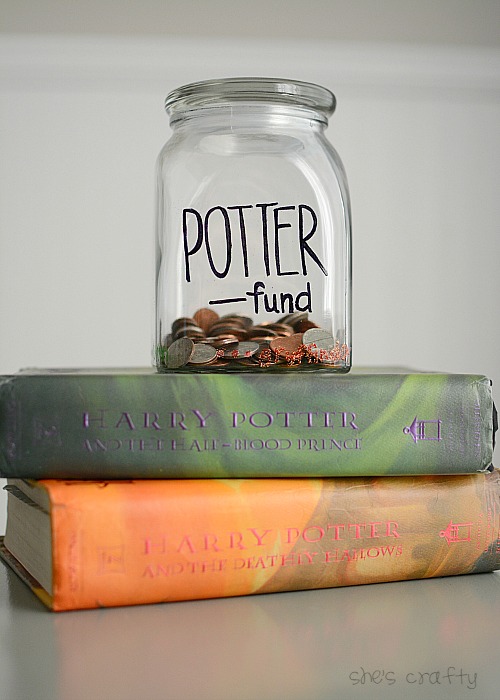 Love this idea for those saving for a vacation to the wizarding world of harry potter. Potter fund jar tutorial