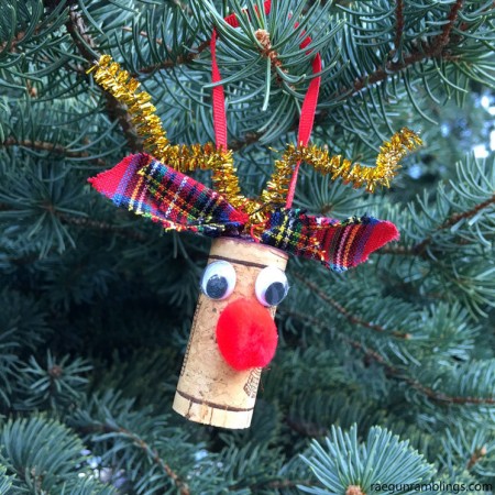 10 minute rudolf wine cork christmas craft tutorial