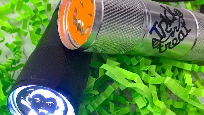 10 Minute DIY Trick-or-Treat Flashlights
