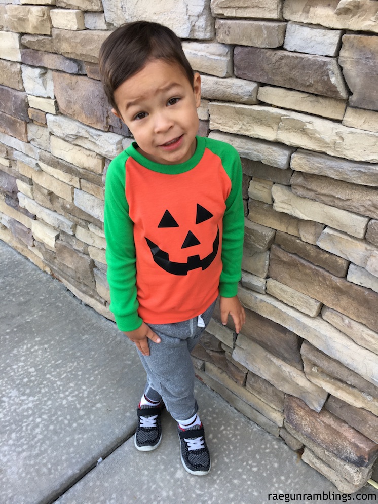 Adorable DIY kids raglan shirt with free jack-o-lantern face design