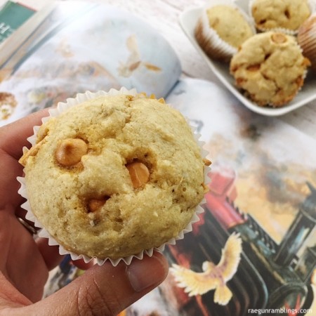 These banana butterbeer muffins are the perfect breakfast recipe for any Harry potter fan