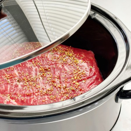 how much water in crock pot for corned beef