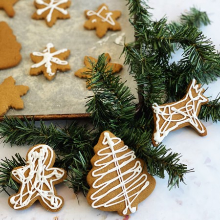 drizzle decorated gingerbread cookies