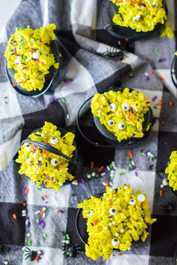 cute bubbling cauldrons halloween cupcakes